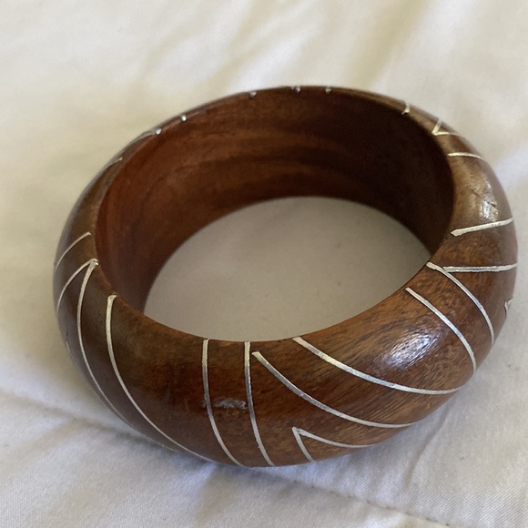 Wooded Bangle - Picture 3 of 6